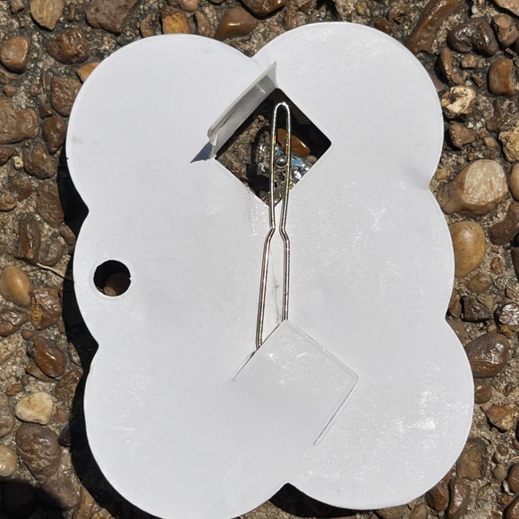 Accessorie - Picture 2 of 2